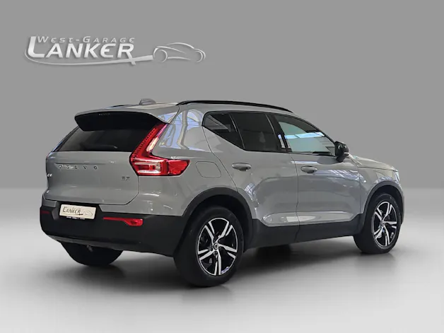 VOLVO XC40 2.0 B3 MH Plus Dark