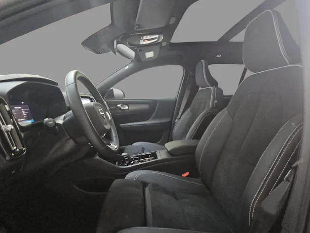 VOLVO XC40 2.0 B3 MH Plus Dark