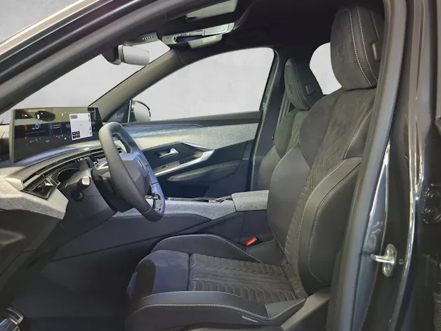 PEUGEOT 5008 1.6 PHEV 225 GT Exclusive