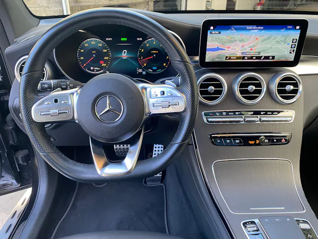 MERCEDES-BENZ GLC 300 AMG Line 4Matic 9G-Tronic