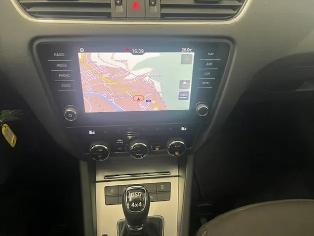 SKODA Octavia Combi 2.0 TDI Ambition 4x4 DSG