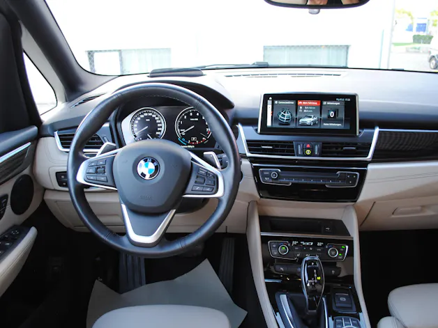 BMW 220i Active Tourer Luxury Line DKG