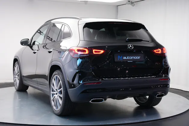 MERCEDES-BENZ GLA 220d 4Matic AMG Line 8G-DCT *AHK* *Panorama*