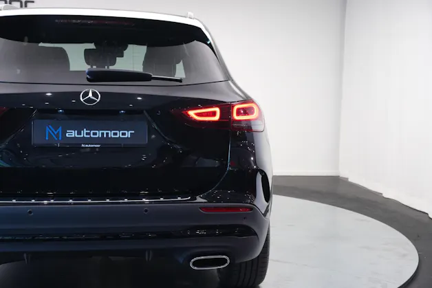 MERCEDES-BENZ GLA 220d 4Matic AMG Line 8G-DCT *AHK* *Panorama*