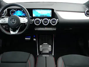 MERCEDES-BENZ GLA 220d 4Matic AMG Line 8G-DCT *AHK* *Panorama*