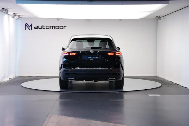 MERCEDES-BENZ GLA 220d 4Matic AMG Line 8G-DCT *AHK* *Panorama*