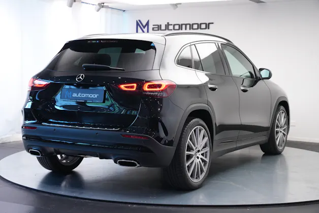 MERCEDES-BENZ GLA 220d 4Matic AMG Line 8G-DCT *AHK* *Panorama*
