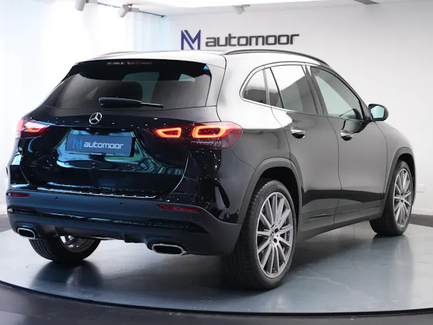 MERCEDES-BENZ GLA 220d 4Matic AMG Line 8G-DCT *AHK* *Panorama*
