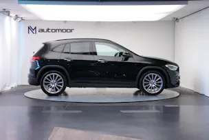 MERCEDES-BENZ GLA 220d 4Matic AMG Line 8G-DCT *AHK* *Panorama*
