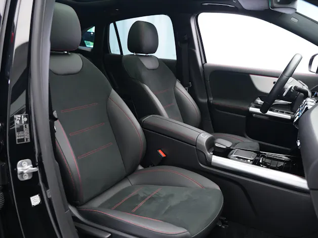 MERCEDES-BENZ GLA 220d 4Matic AMG Line 8G-DCT *AHK* *Panorama*