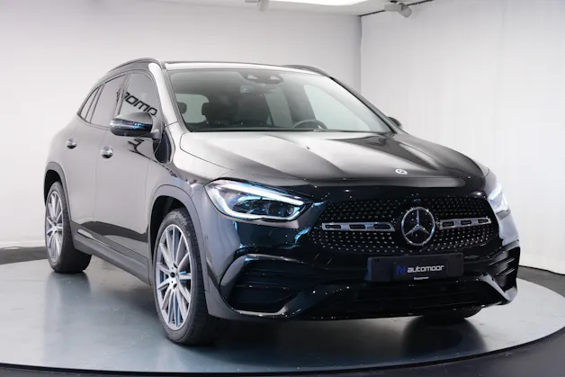 MERCEDES-BENZ GLA 220d 4Matic AMG Line 8G-DCT *AHK* *Panorama*