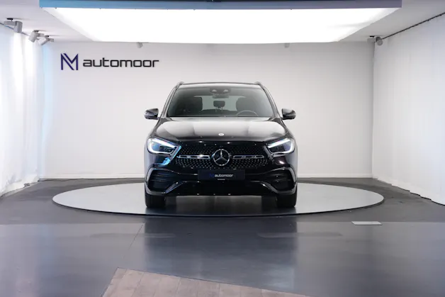 MERCEDES-BENZ GLA 220d 4Matic AMG Line 8G-DCT *AHK* *Panorama*