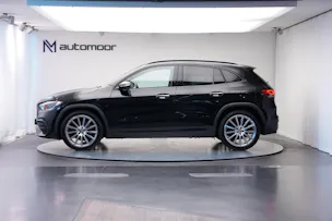 MERCEDES-BENZ GLA 220d 4Matic AMG Line 8G-DCT *AHK* *Panorama*