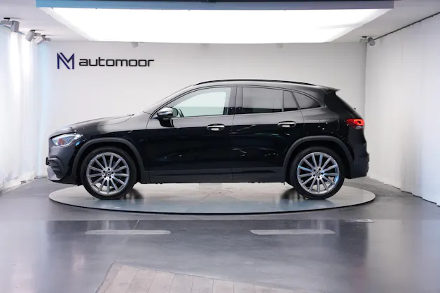 MERCEDES-BENZ GLA 220d 4Matic AMG Line 8G-DCT *AHK* *Panorama*