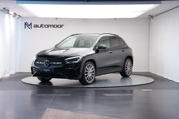 MERCEDES-BENZ GLA 220d 4Matic AMG Line 8G-DCT *AHK* *Panorama*