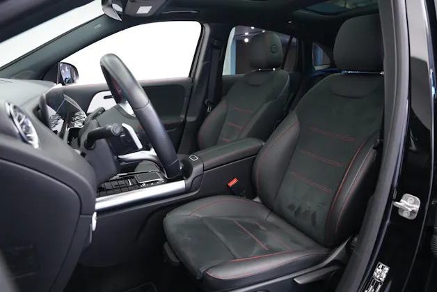 MERCEDES-BENZ GLA 220d 4Matic AMG Line 8G-DCT *AHK* *Panorama*