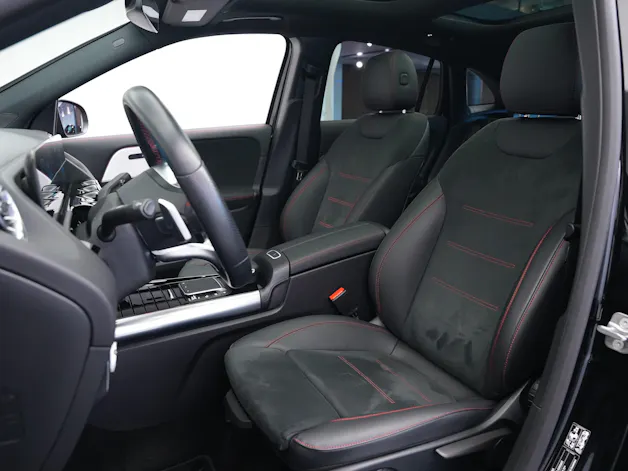 MERCEDES-BENZ GLA 220d 4Matic AMG Line 8G-DCT *AHK* *Panorama*