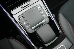 MERCEDES-BENZ GLA 220d 4Matic AMG Line 8G-DCT *AHK* *Panorama*