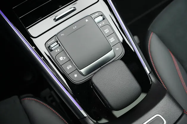 MERCEDES-BENZ GLA 220d 4Matic AMG Line 8G-DCT *AHK* *Panorama*