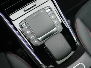 MERCEDES-BENZ GLA 220d 4Matic AMG Line 8G-DCT *AHK* *Panorama*