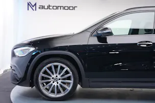 MERCEDES-BENZ GLA 220d 4Matic AMG Line 8G-DCT *AHK* *Panorama*