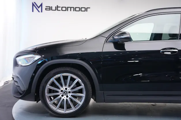 MERCEDES-BENZ GLA 220d 4Matic AMG Line 8G-DCT *AHK* *Panorama*