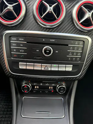 MERCEDES-BENZ A 250 AMG Line 4Matic 7G-DCT *PANORAMA*LED*NIGHT PACK*