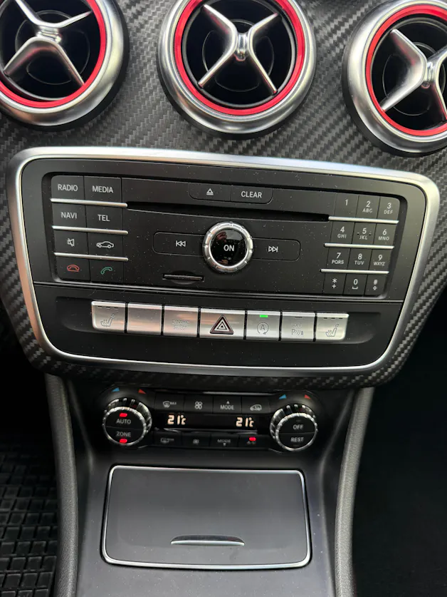 MERCEDES-BENZ A 250 AMG Line 4Matic 7G-DCT *PANORAMA*LED*NIGHT PACK*