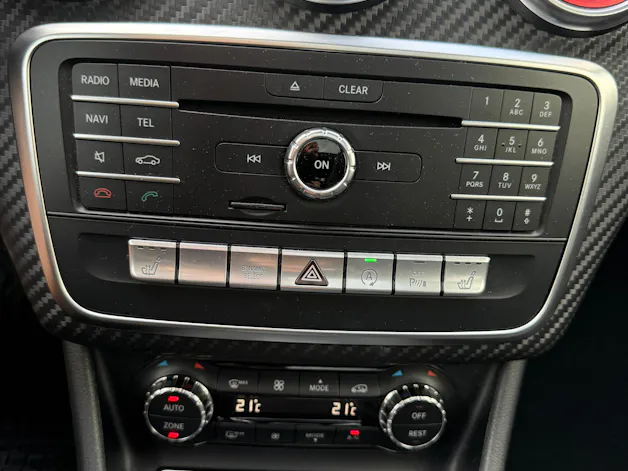 MERCEDES-BENZ A 250 AMG Line 4Matic 7G-DCT *PANORAMA*LED*NIGHT PACK*