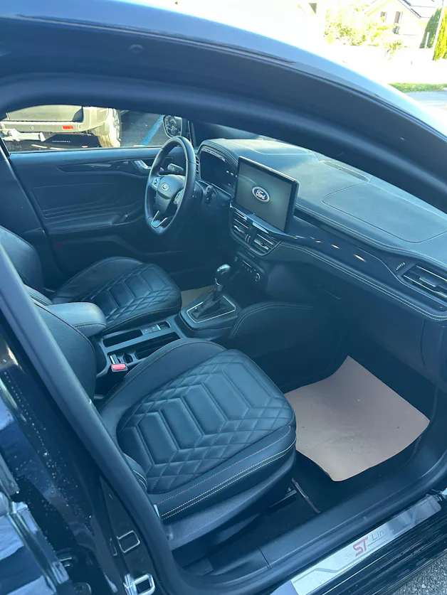 FORD Focus 1.0i EcoB Hybrid 155 ST-Line Vignale