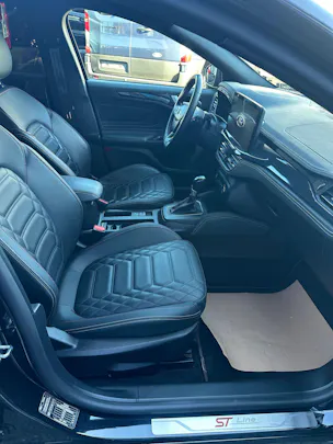 FORD Focus 1.0i EcoB Hybrid 155 ST-Line Vignale
