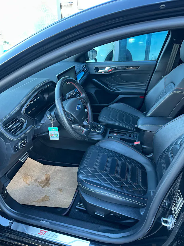 FORD Focus 1.0i EcoB Hybrid 155 ST-Line Vignale