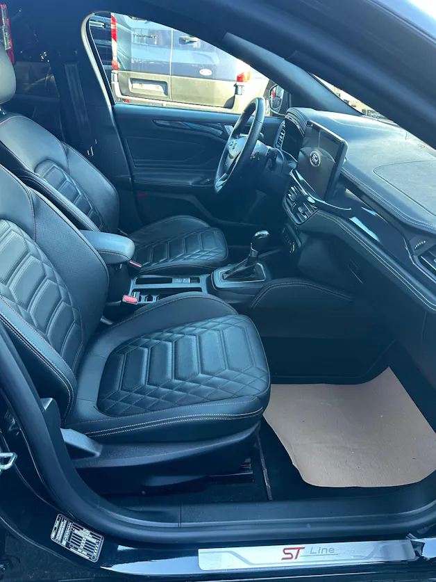 FORD Focus 1.0i EcoB Hybrid 155 ST-Line Vignale