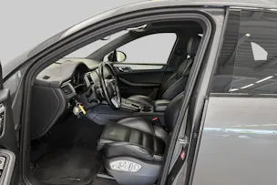 PORSCHE Macan Turbo PDK