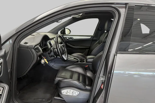 PORSCHE Macan Turbo PDK