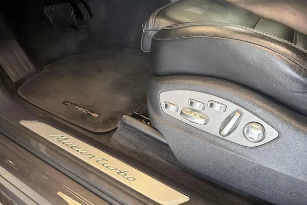 PORSCHE Macan Turbo PDK