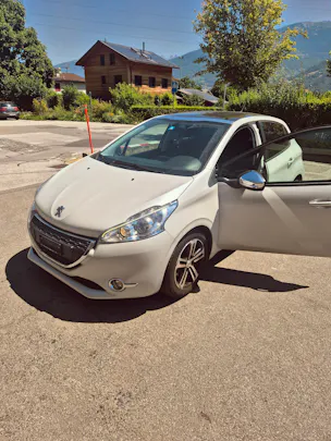 PEUGEOT 208 1.2 e-VTI Active EGS5