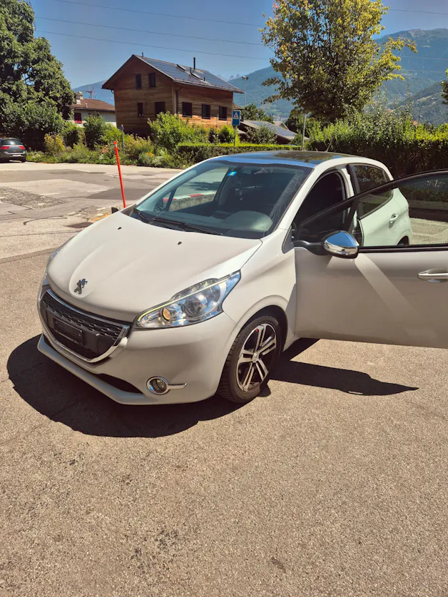 PEUGEOT 208 1.2 e-VTI Active EGS5