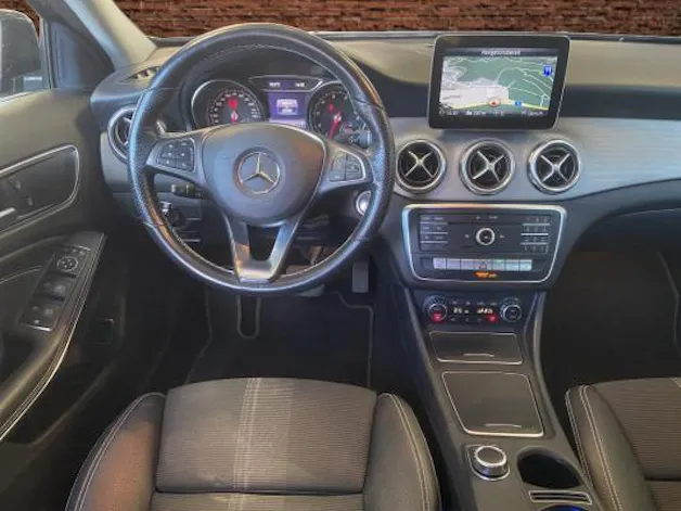 MERCEDES-BENZ GLA 200 Night Star