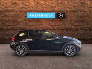 MERCEDES-BENZ GLA 200 Night Star