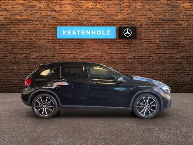 MERCEDES-BENZ GLA 200 Night Star