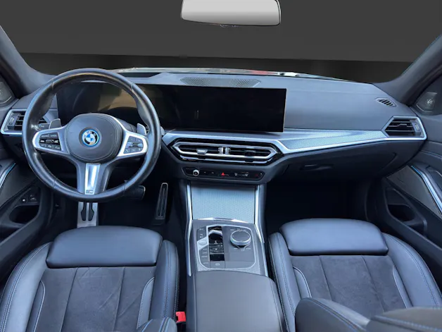 BMW 330e x DriveTouring Steptronic M Sport