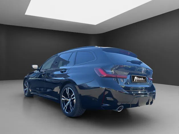 BMW 330e x DriveTouring Steptronic M Sport