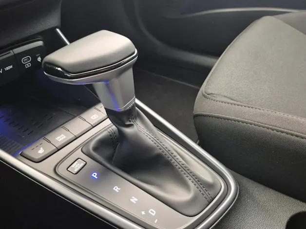 HYUNDAI Bayon 1.0 T-GDi Amplia Two Tone Safe tec