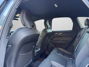 VOLVO XC60 B5 Benzin Mild Hybrid AWD Plus Dark Geartronic