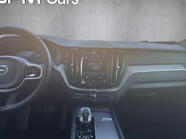 VOLVO XC60 B5 Benzin Mild Hybrid AWD Plus Dark Geartronic