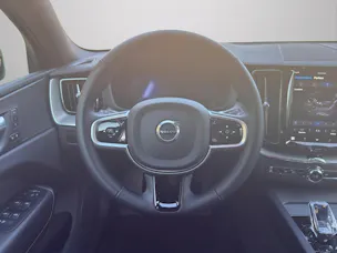 VOLVO XC60 B5 Benzin Mild Hybrid AWD Plus Dark Geartronic
