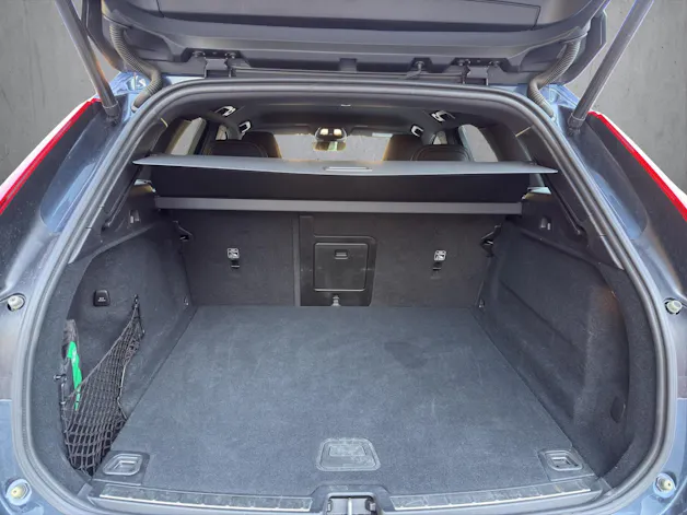 VOLVO XC60 B5 Benzin Mild Hybrid AWD Plus Dark Geartronic