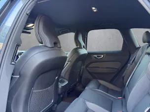 VOLVO XC60 B5 Benzin Mild Hybrid AWD Plus Dark Geartronic