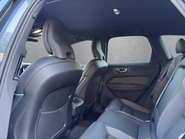 VOLVO XC60 B5 Benzin Mild Hybrid AWD Plus Dark Geartronic